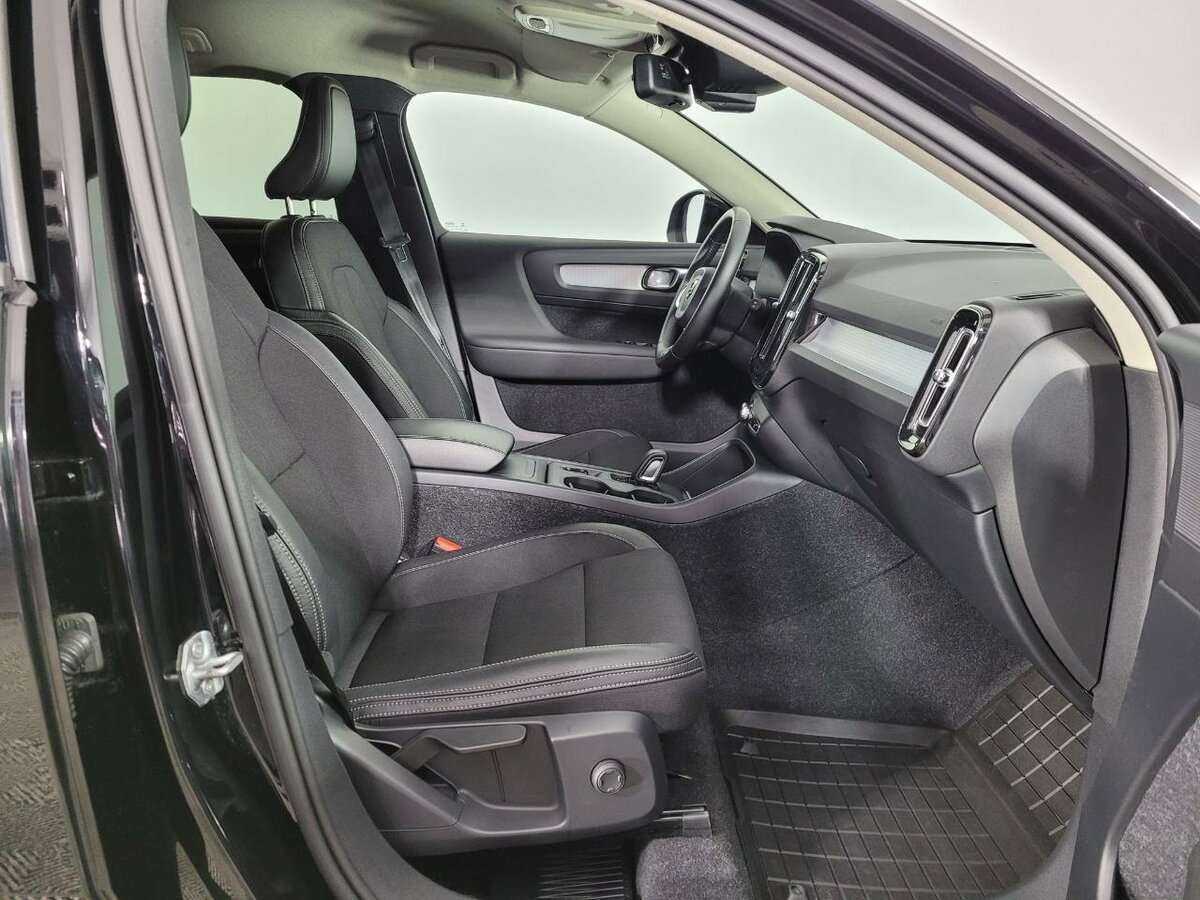 Б/У Вольво ИксЦ40 2018 года. Фото: #13