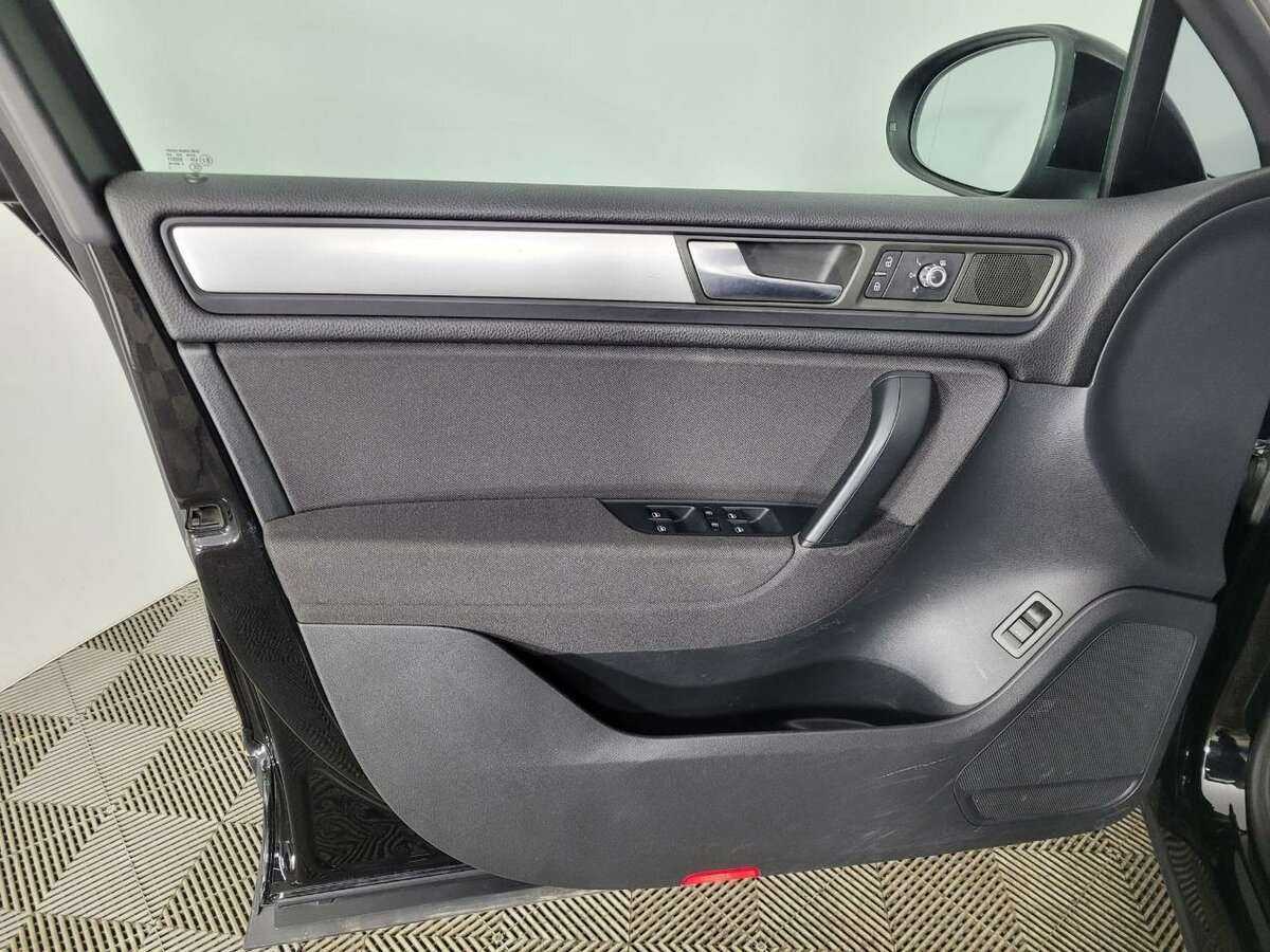 Б/У Фольксваген Туарег 2012 года. Фото: #7