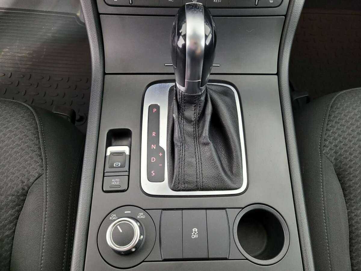 Б/У Фольксваген Туарег 2012 года. Фото: #12