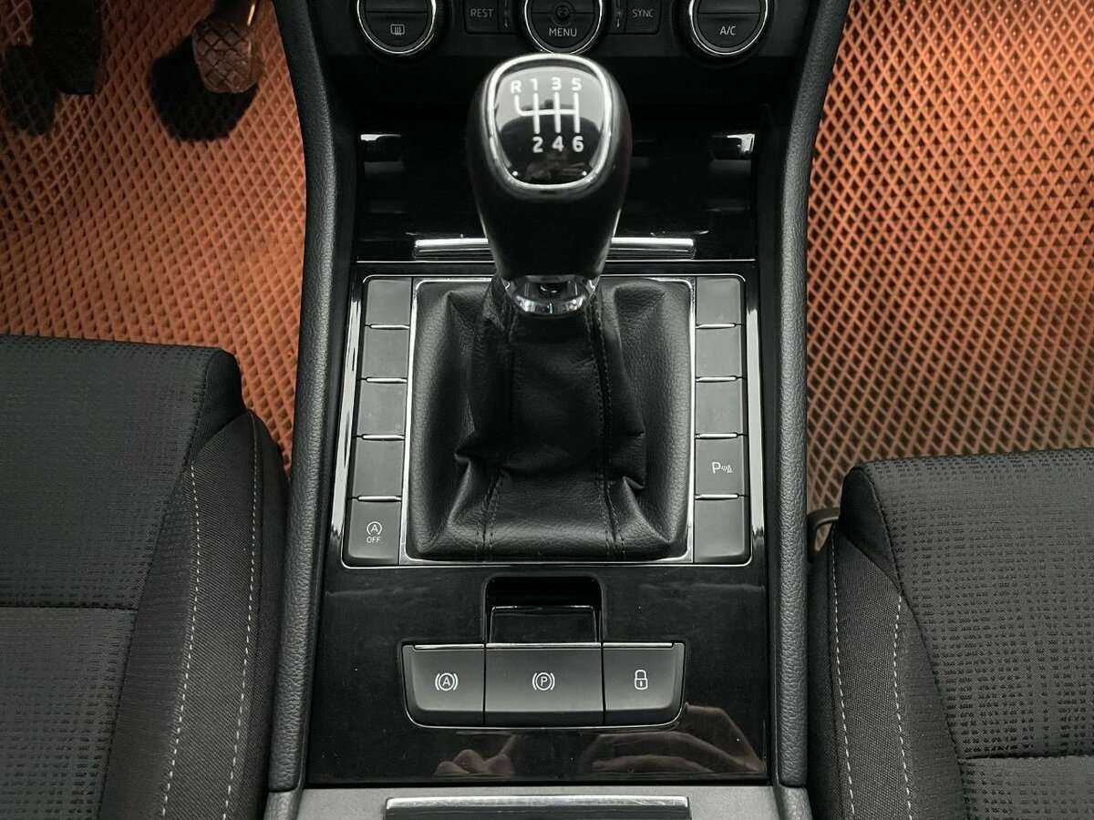 Б/У Шкода Суперб 2016 года. Фото: #11