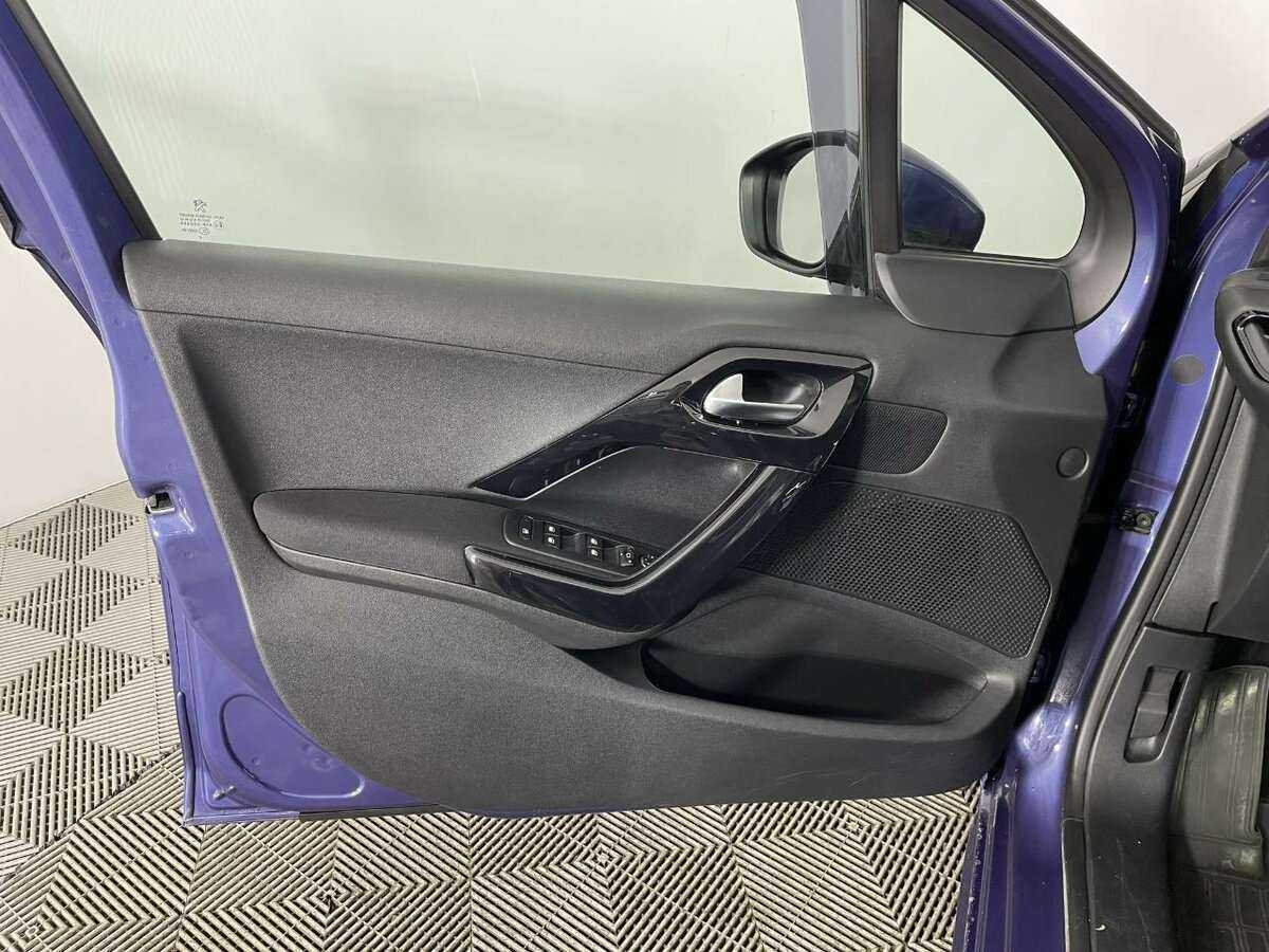 Б/У Пежо 208 2014 года. Фото: #7