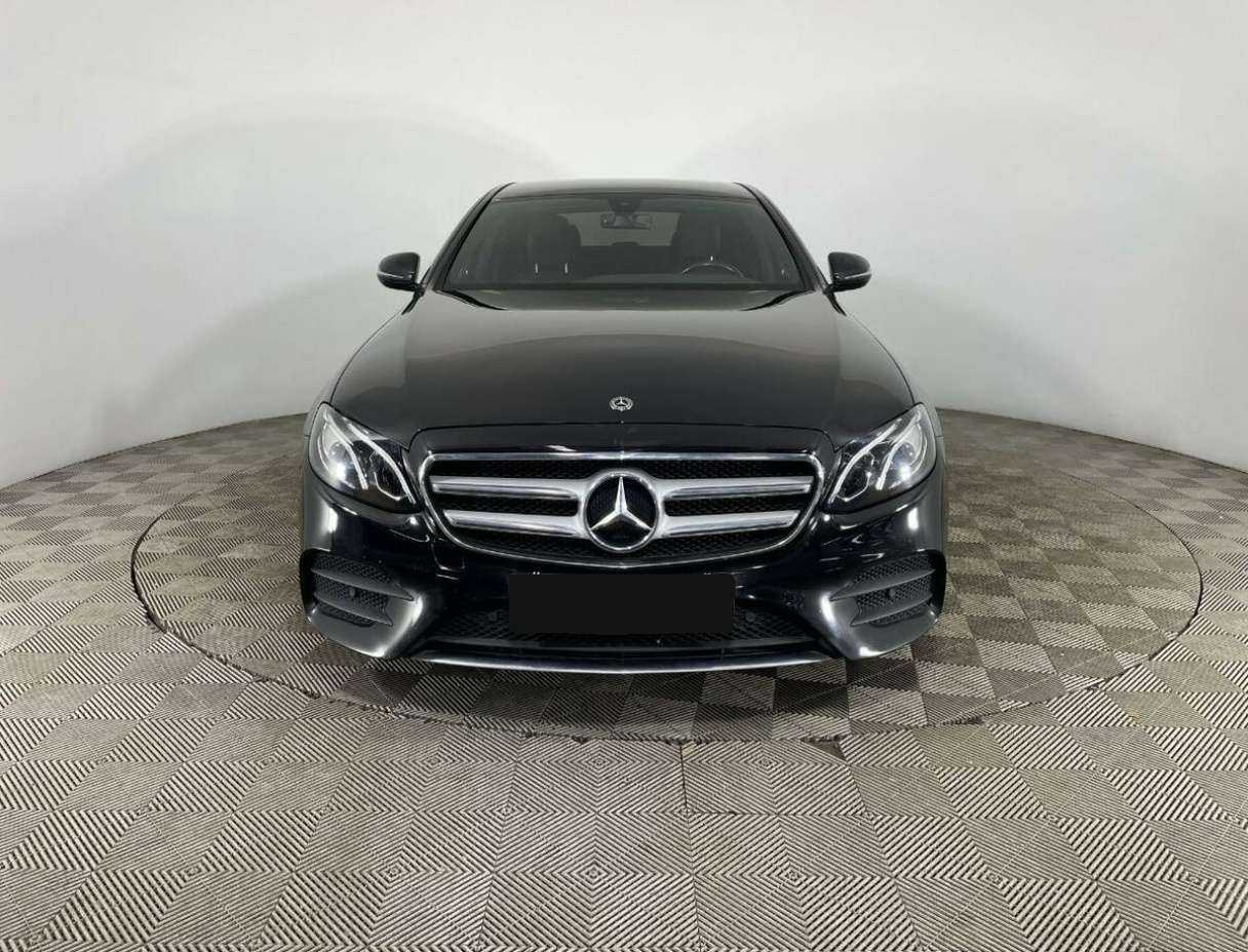 Б/У Мерседес-Бенц Е-Класс 2019 года. Фото: #1