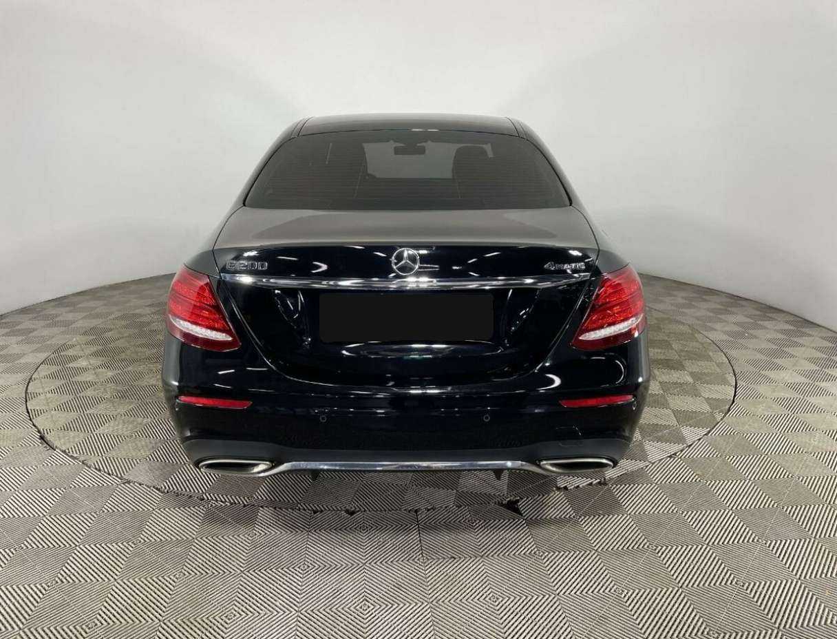 Б/У Мерседес-Бенц Е-Класс 2019 года. Фото: #2