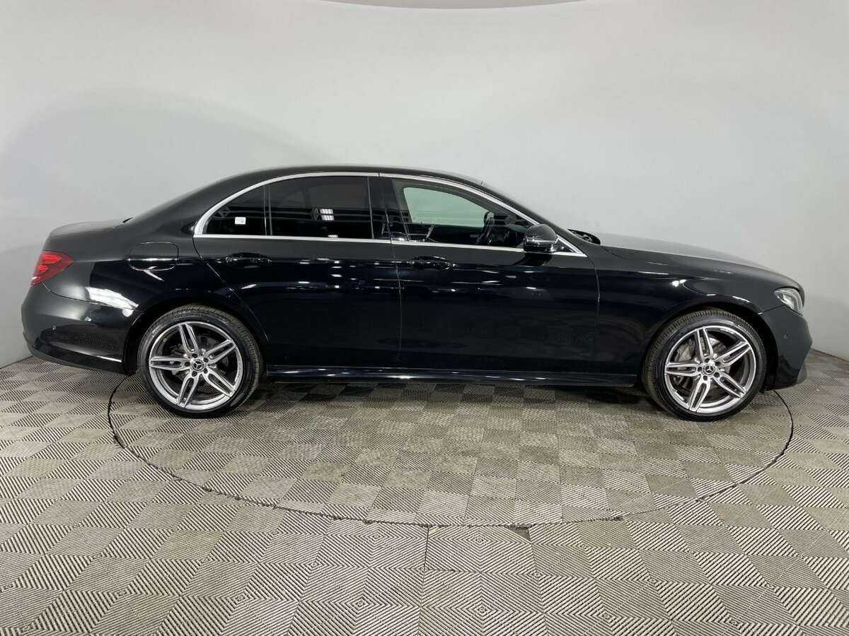 Б/У Мерседес-Бенц Е-Класс 2019 года. Фото: #3