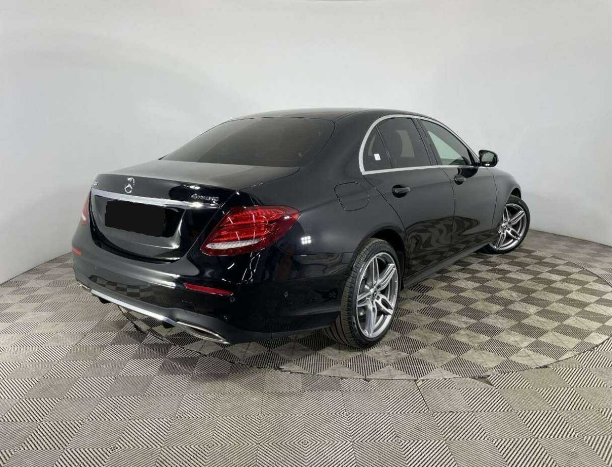 Б/У Мерседес-Бенц Е-Класс 2019 года. Фото: #5