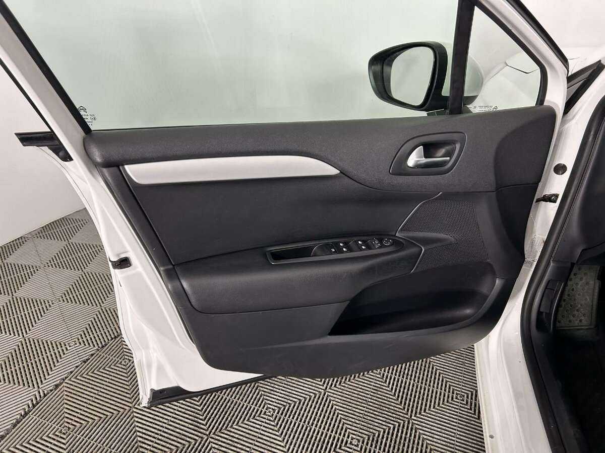 Б/У Ситроен Ц4 2013 года. Фото: #6