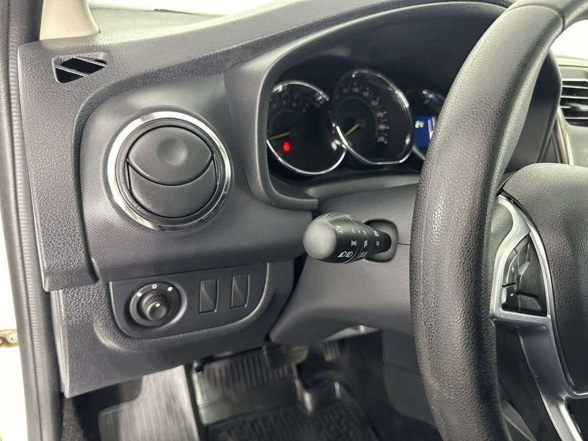 Б/У Рено Сандеро 2019 года. Фото: #8