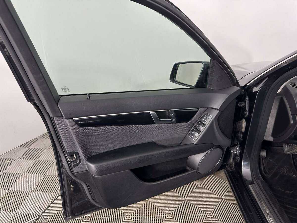 Б/У Мерседес-Бенц Ц-Класс 2011 года. Фото: #7