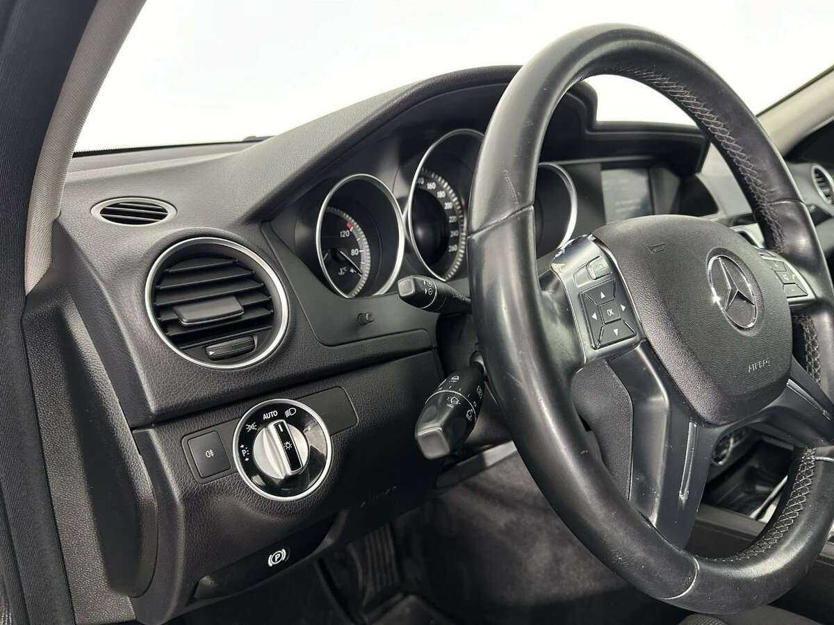 Б/У Мерседес-Бенц Ц-Класс 2011 года. Фото: #8