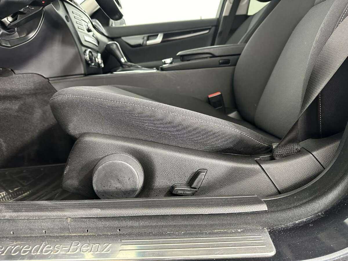 Б/У Мерседес-Бенц Ц-Класс 2011 года. Фото: #9