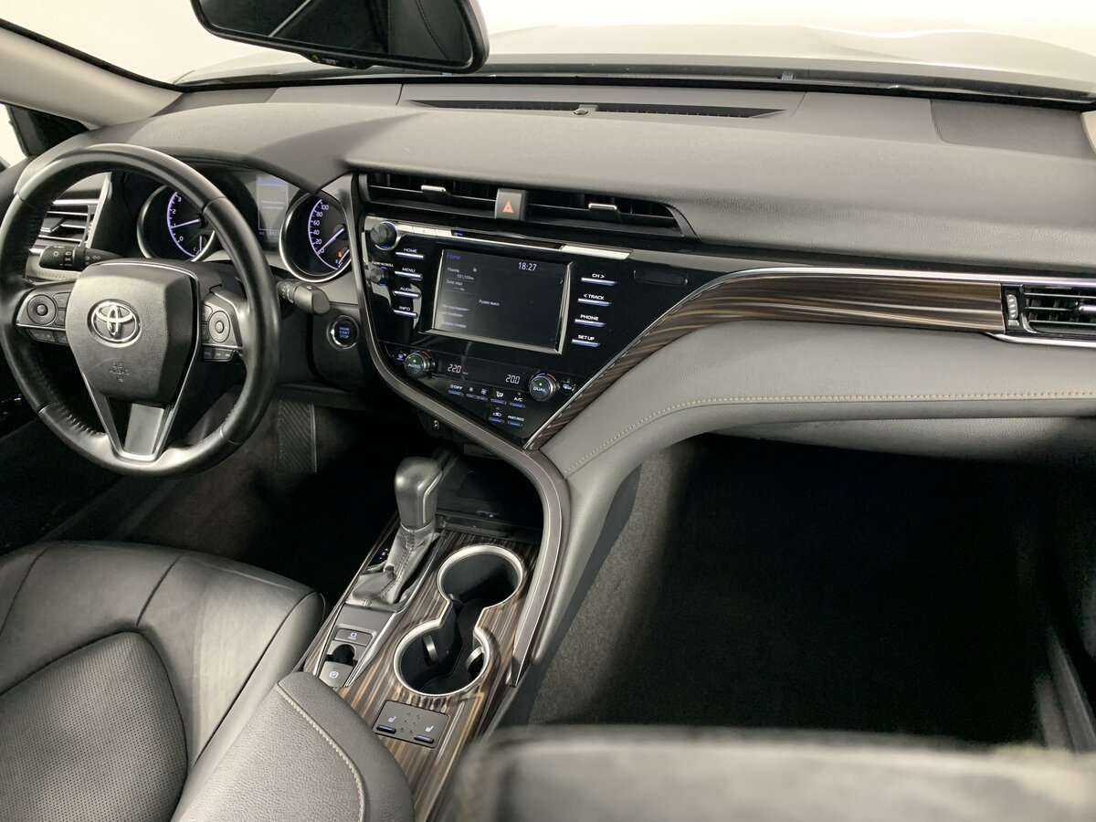 Б/У Тойота Камри 2019 года. Фото: #6