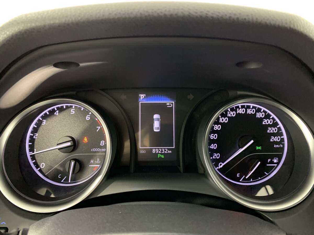 Б/У Тойота Камри 2019 года. Фото: #8