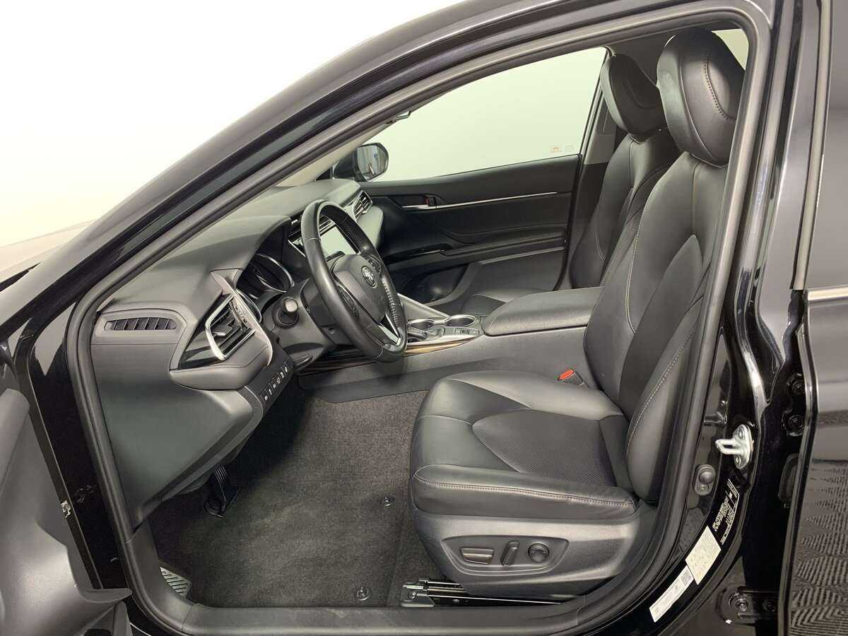 Б/У Тойота Камри 2019 года. Фото: #11