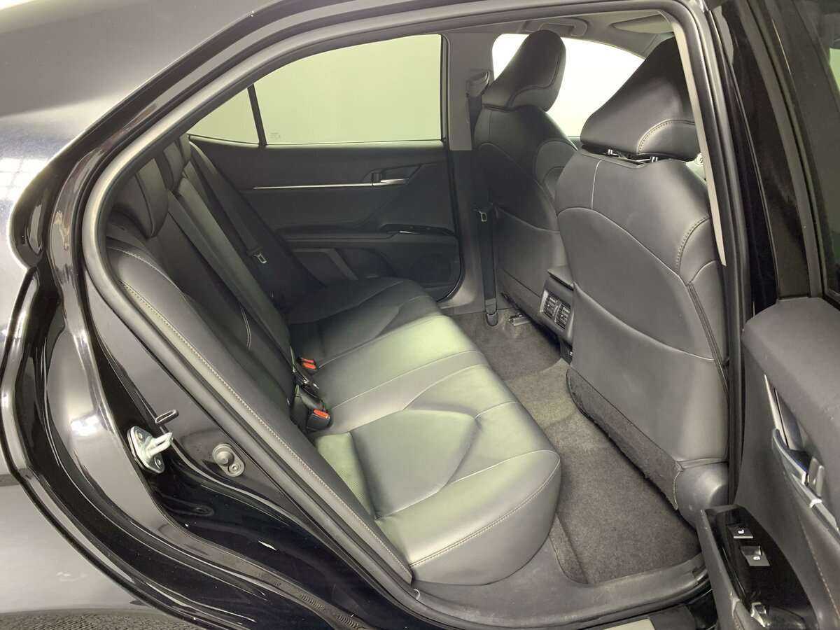 Б/У Тойота Камри 2019 года. Фото: #12