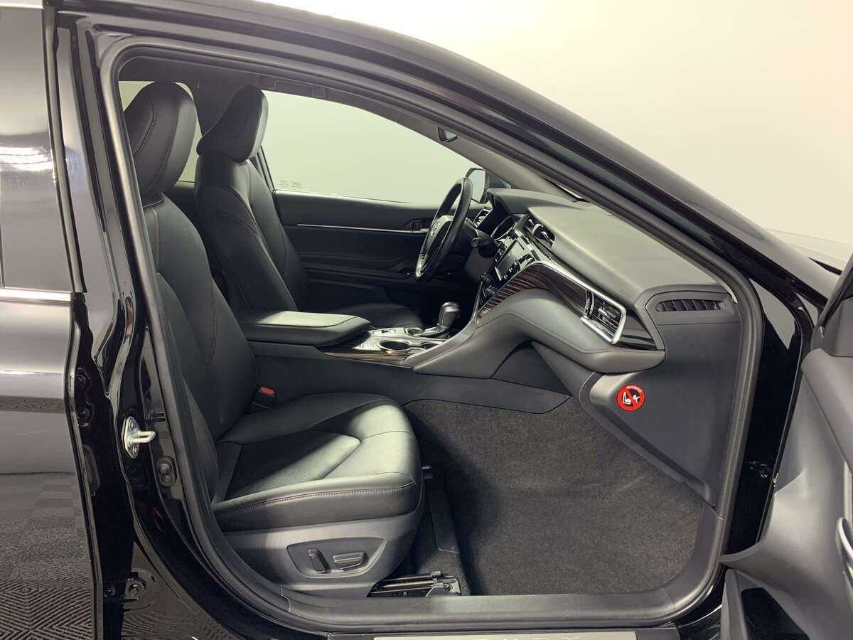 Б/У Тойота Камри 2019 года. Фото: #13