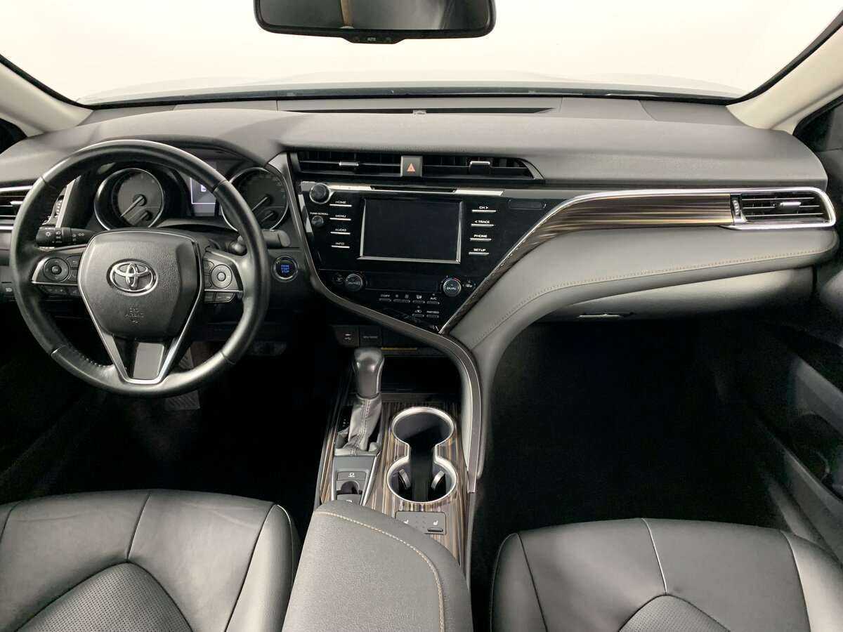 Б/У Тойота Камри 2019 года. Фото: #13