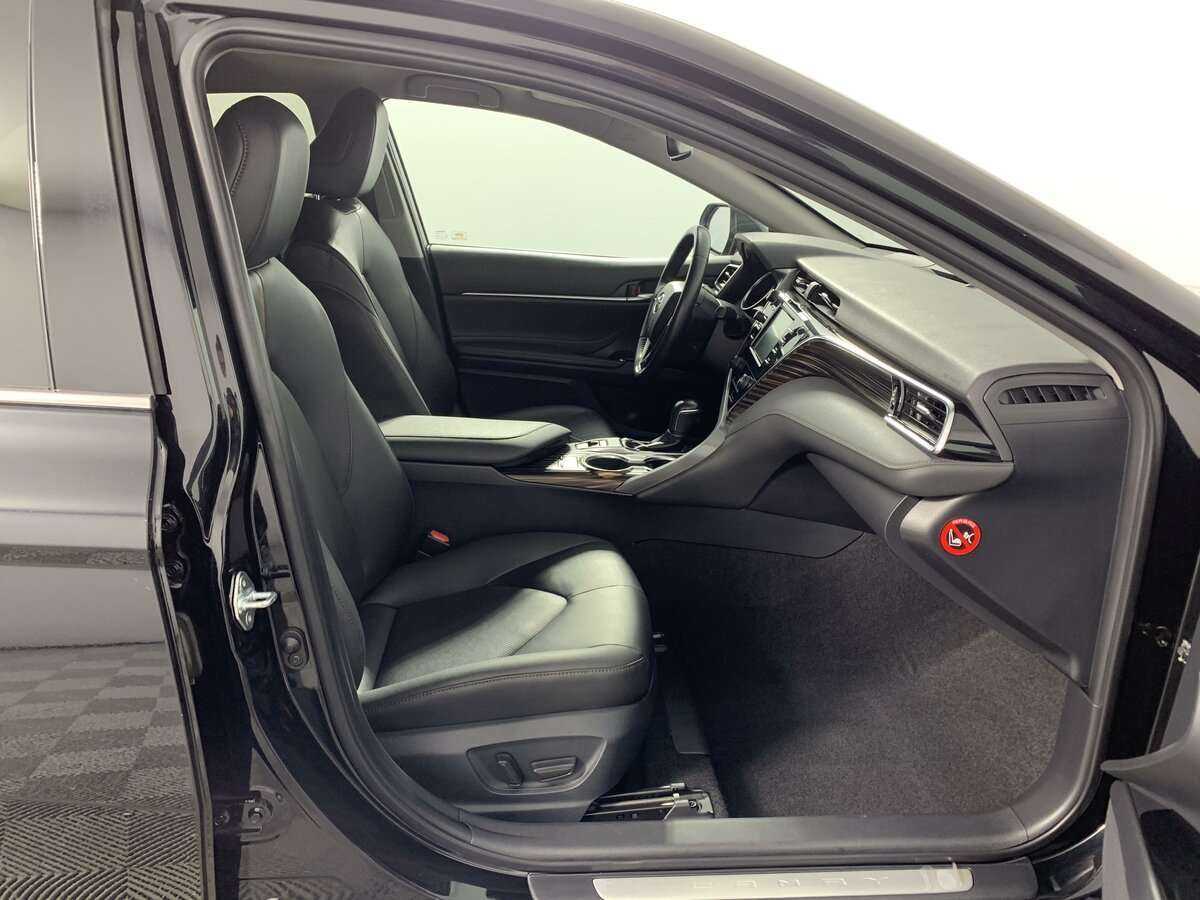 Б/У Тойота Камри 2019 года. Фото: #17