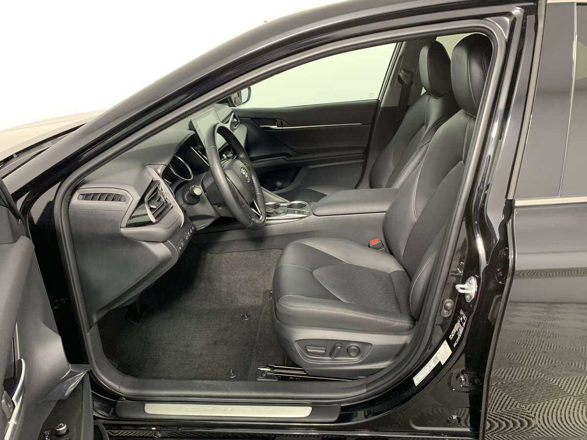 Б/У Тойота Камри 2021 года. Фото: #10