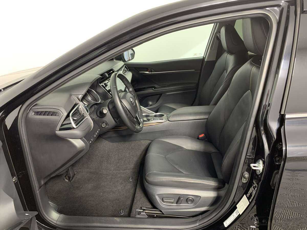 Б/У Тойота Камри 2020 года. Фото: #11