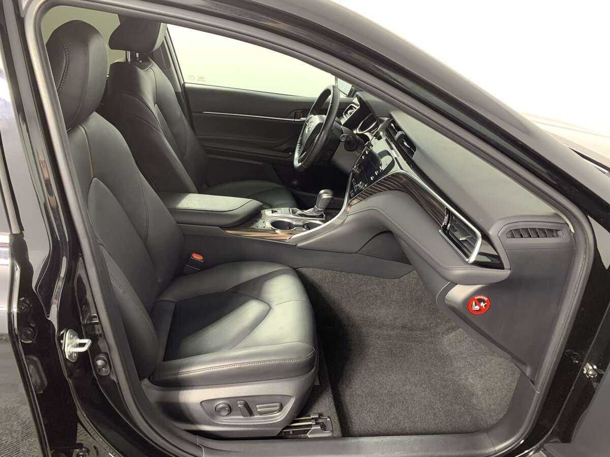 Б/У Тойота Камри 2020 года. Фото: #13