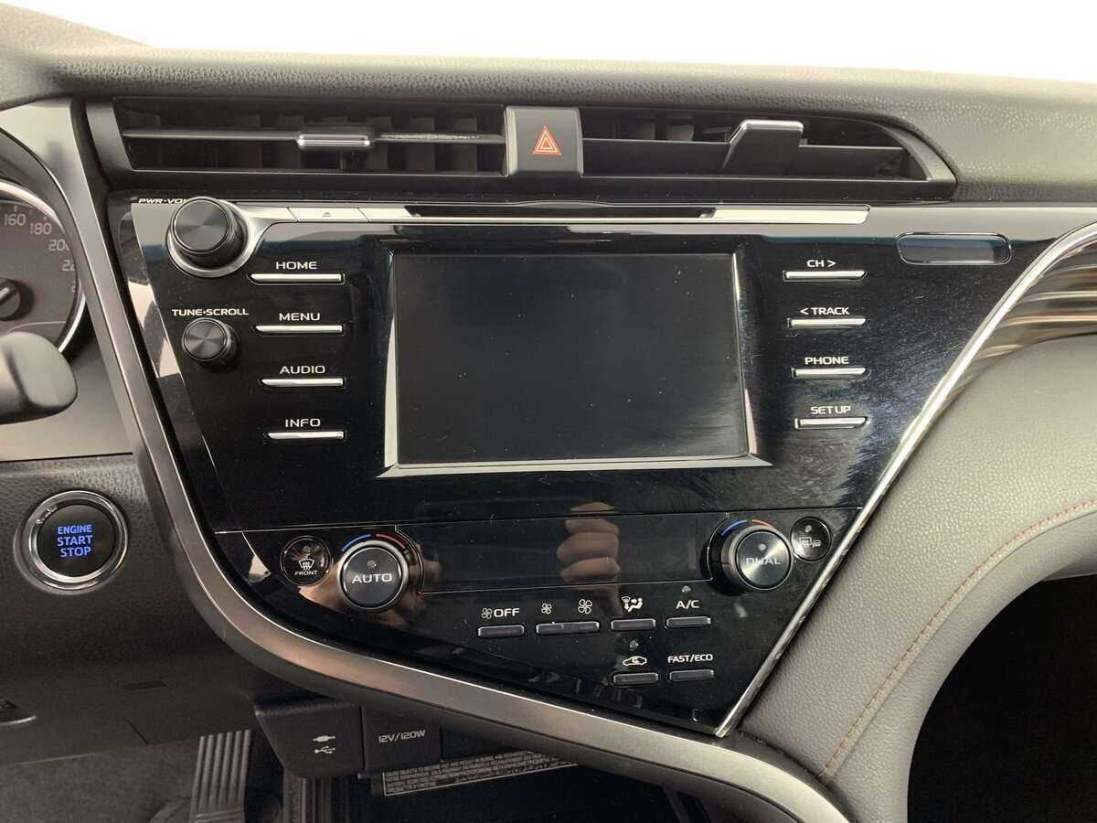 Б/У Тойота Камри 2019 года. Фото: #12