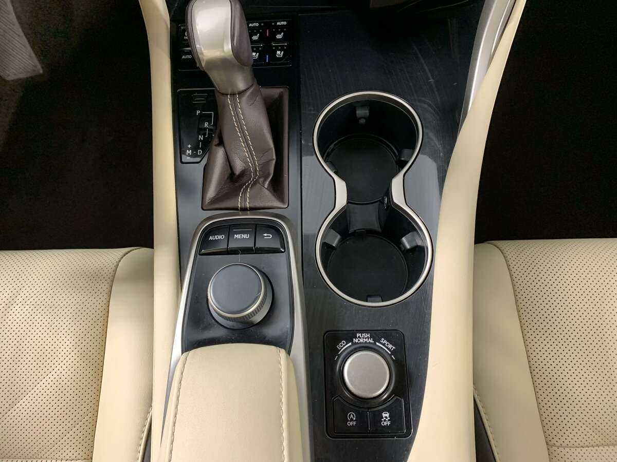 Б/У Лексус Р-Икс 2017 года. Фото: #19