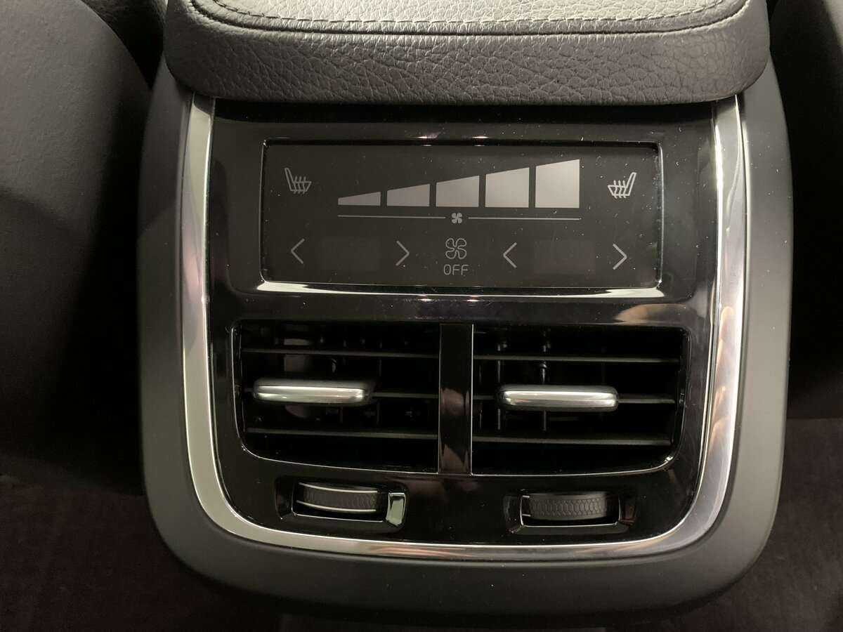 Б/У Вольво ИксЦ90 2016 года. Фото: #18