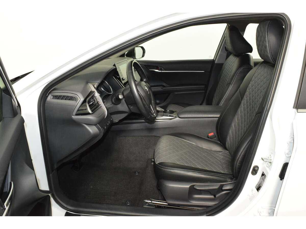 Б/У Тойота Камри 2021 года. Фото: #13