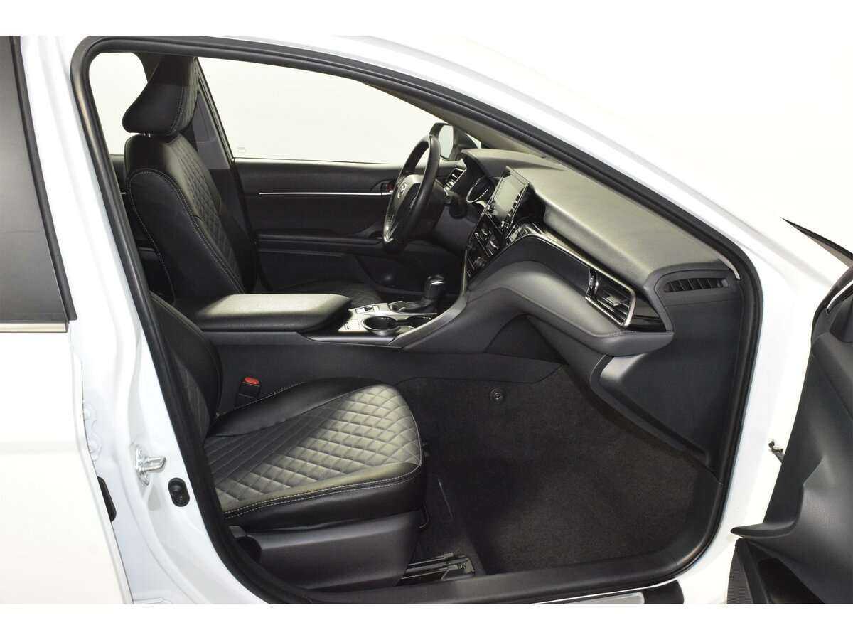 Б/У Тойота Камри 2021 года. Фото: #14