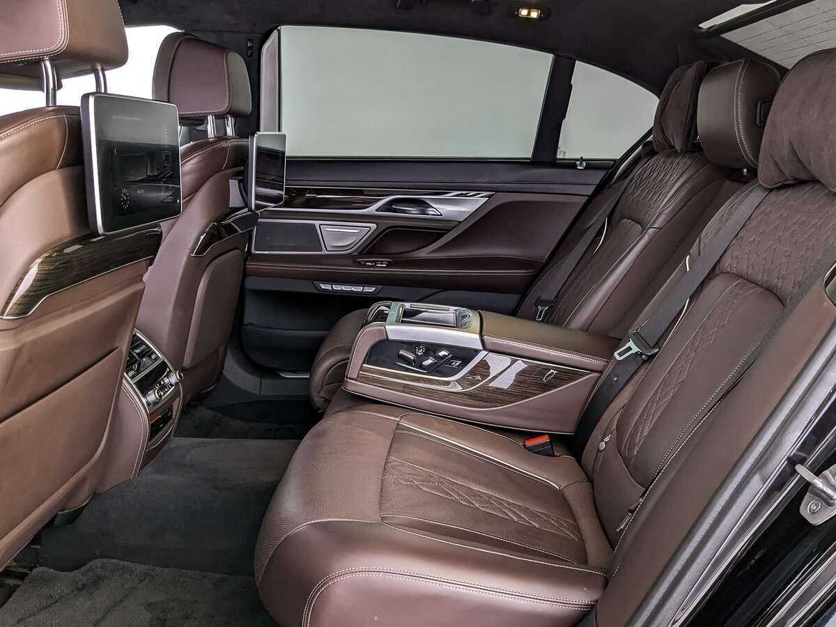 Б/У БМВ 7 серии 2017 года. Фото: #12