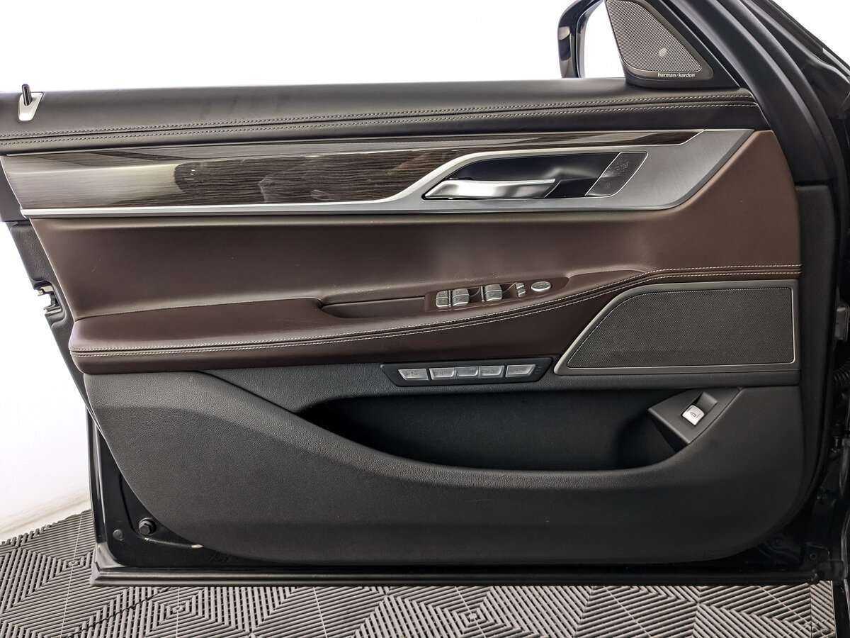 Б/У БМВ 7 серии 2017 года. Фото: #13