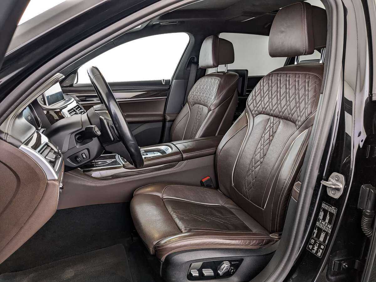 Б/У БМВ 7 серии 2017 года. Фото: #14