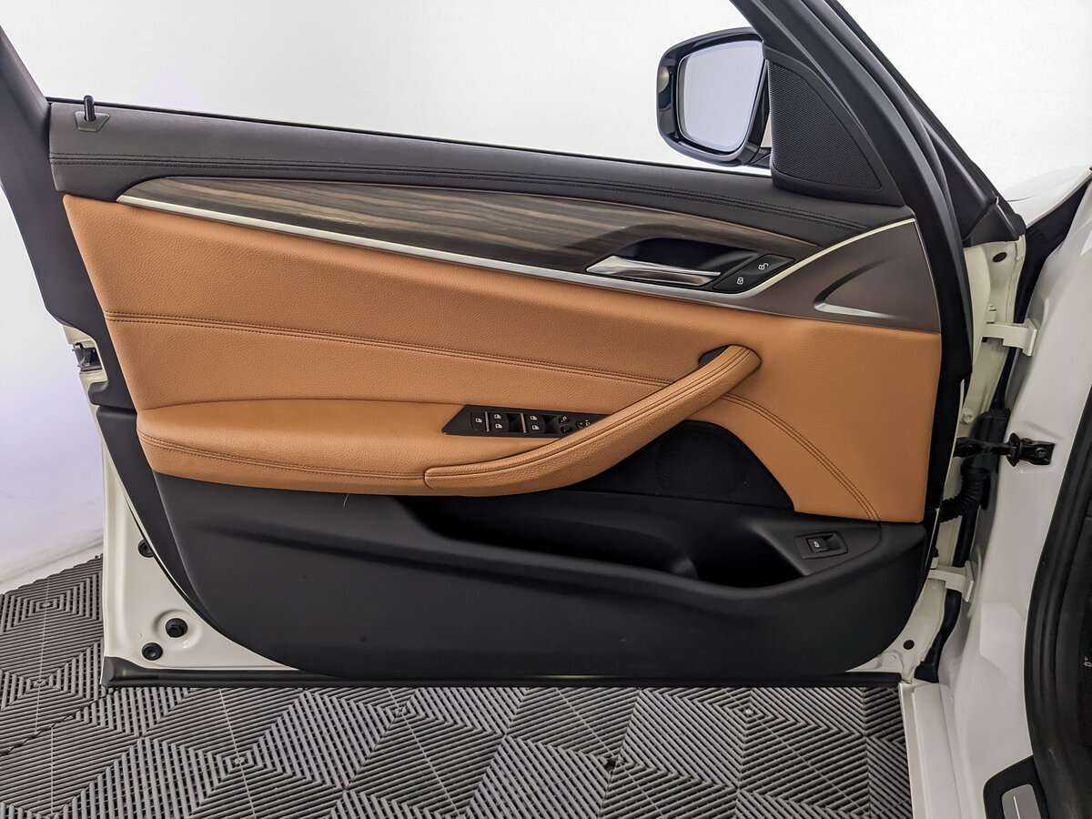 Б/У БМВ 5 серии 2017 года. Фото: #13