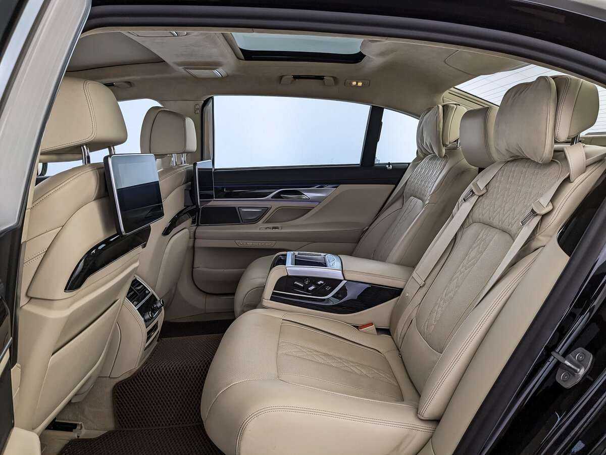 Б/У БМВ 7 серии 2021 года. Фото: #11