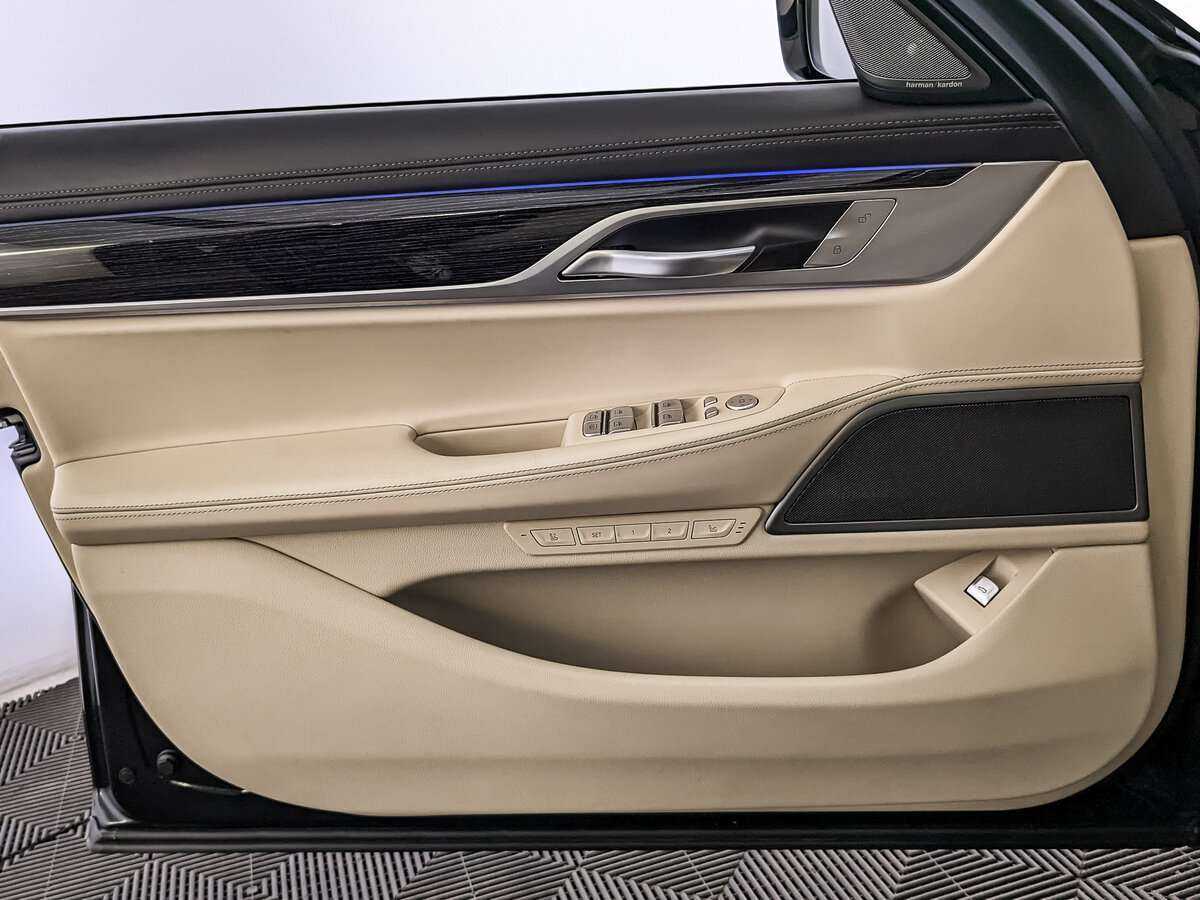 Б/У БМВ 7 серии 2021 года. Фото: #12