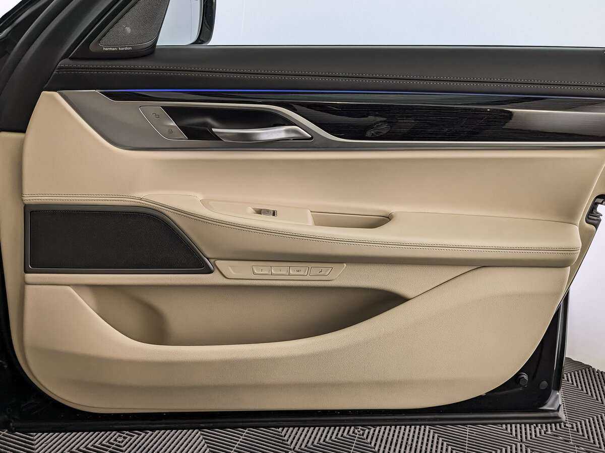 Б/У БМВ 7 серии 2021 года. Фото: #17