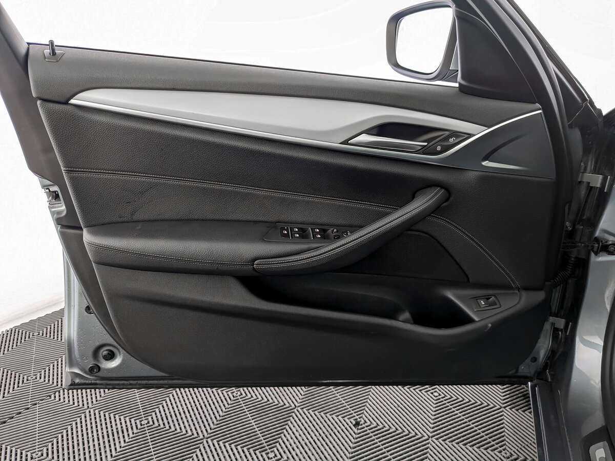 Б/У БМВ 5 серии 2019 года. Фото: #14