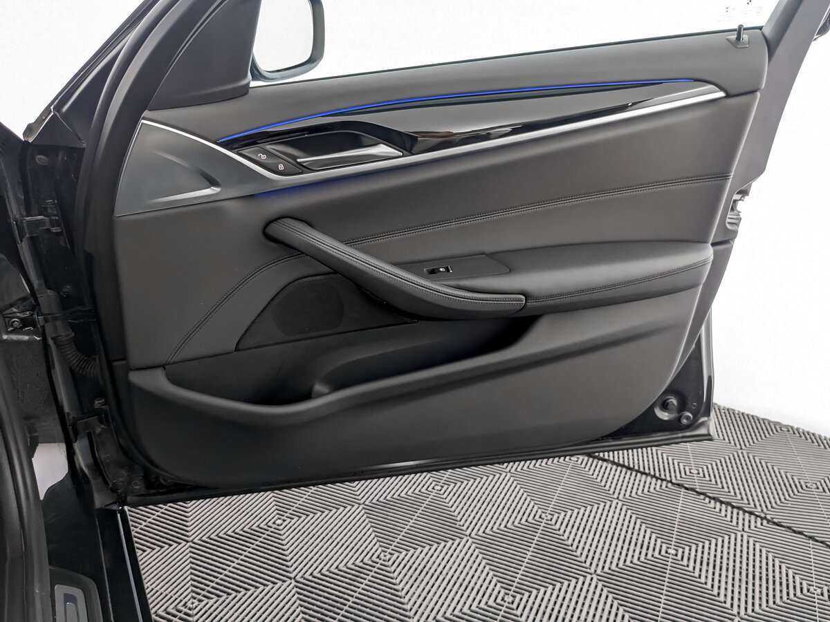 Б/У БМВ 5 серии 2019 года. Фото: #22