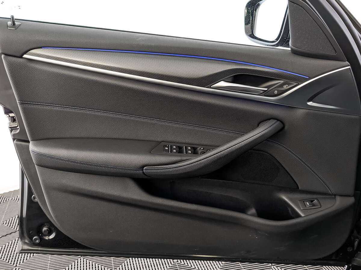 Б/У БМВ 5 серии 2021 года. Фото: #14