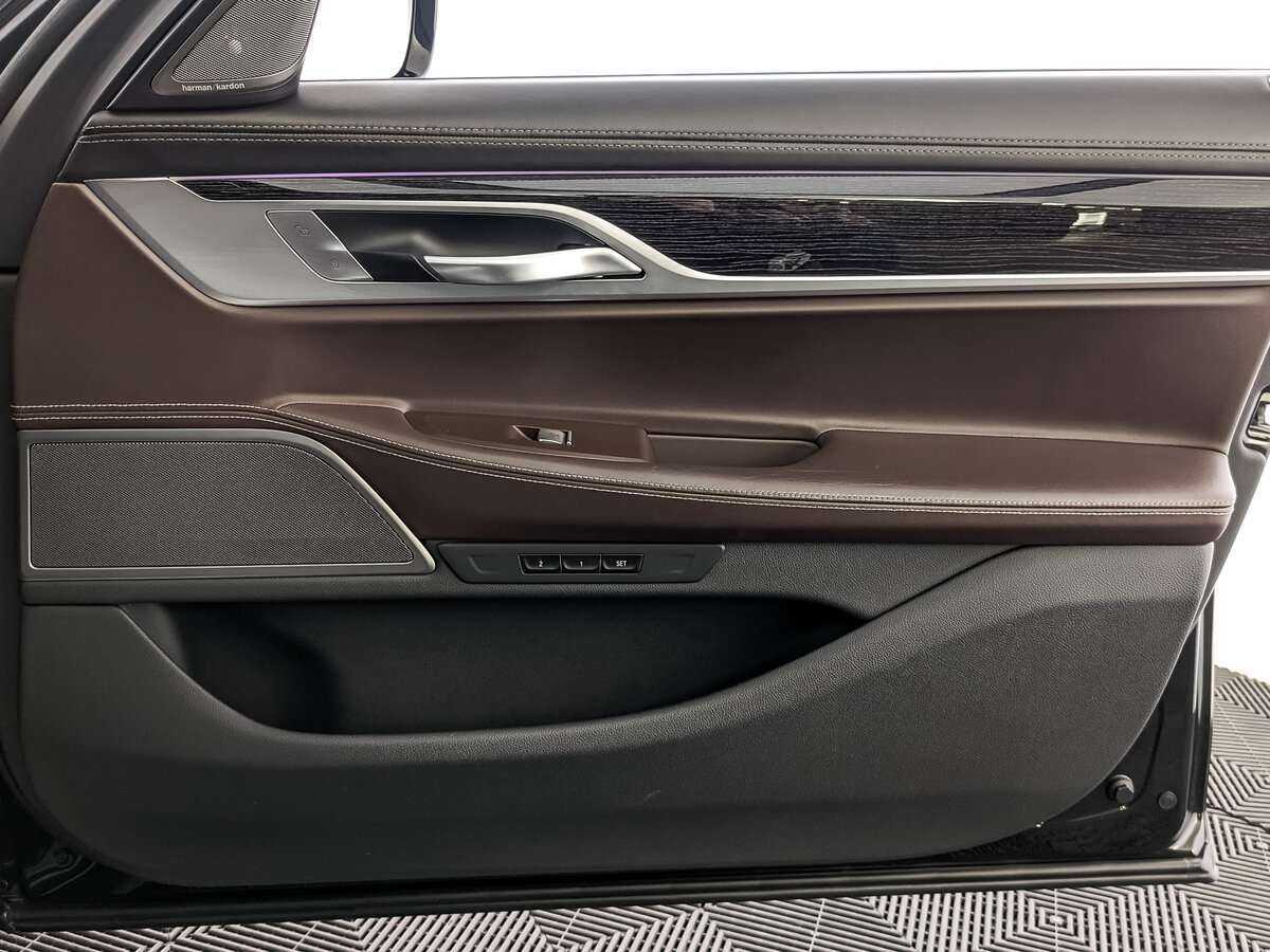 Б/У БМВ 7 серии 2020 года. Фото: #17