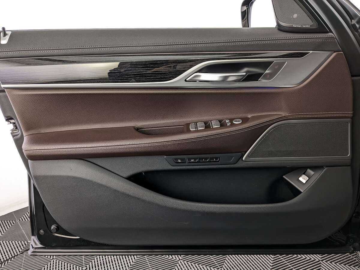 Б/У БМВ 7 серии 2019 года. Фото: #12