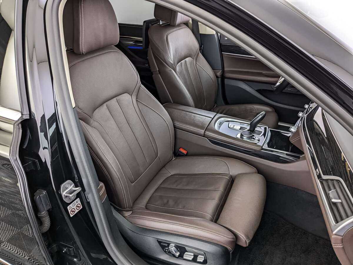 Б/У БМВ 7 серии 2019 года. Фото: #17