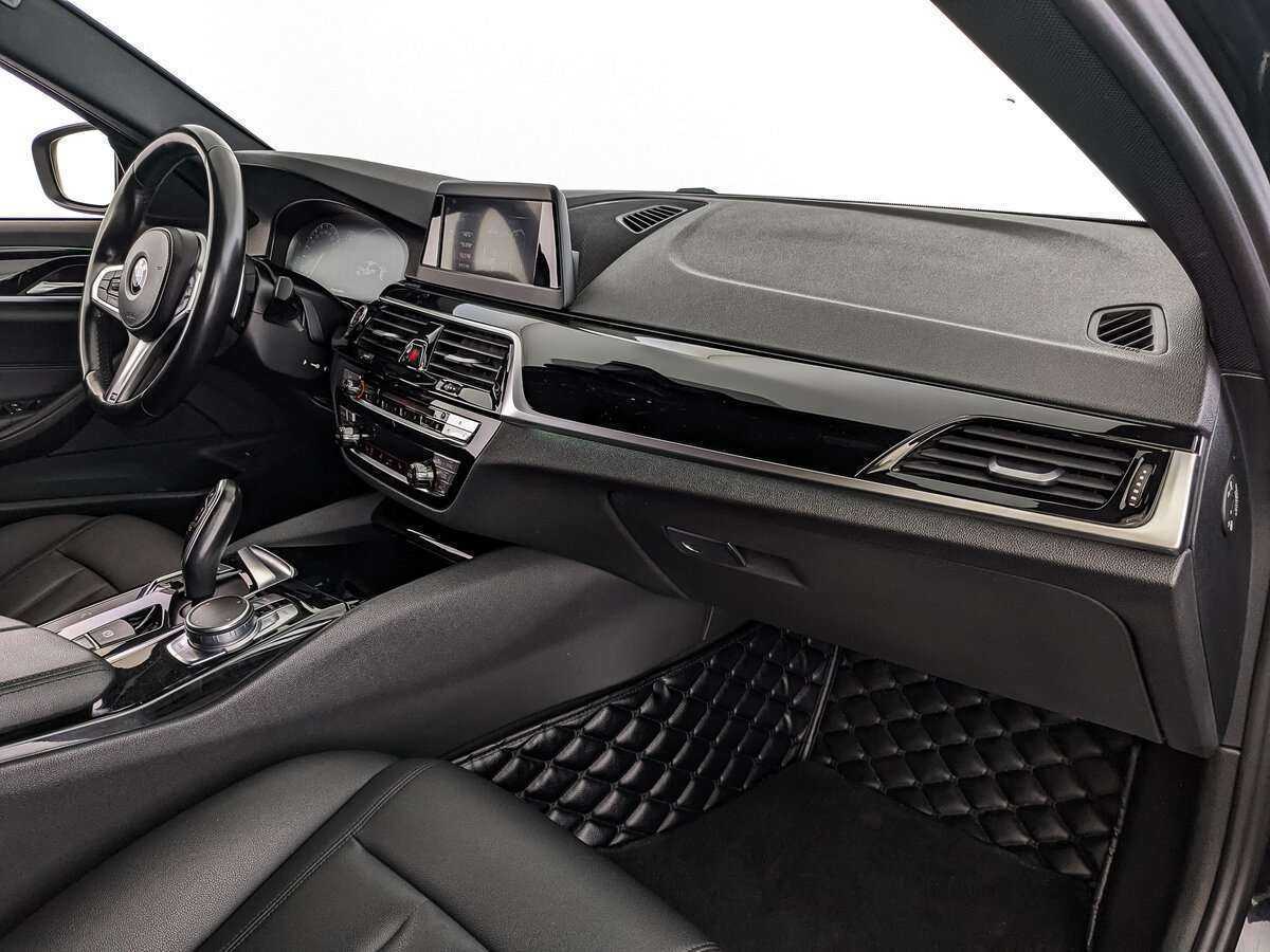 Б/У БМВ 5 серии 2017 года. Фото: #8