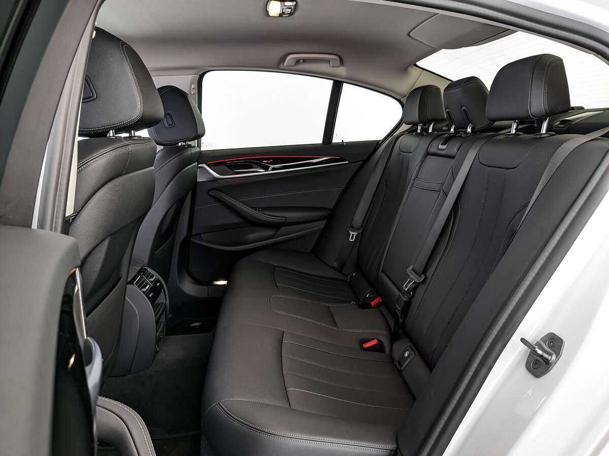 Б/У БМВ 5 серии 2020 года. Фото: #11