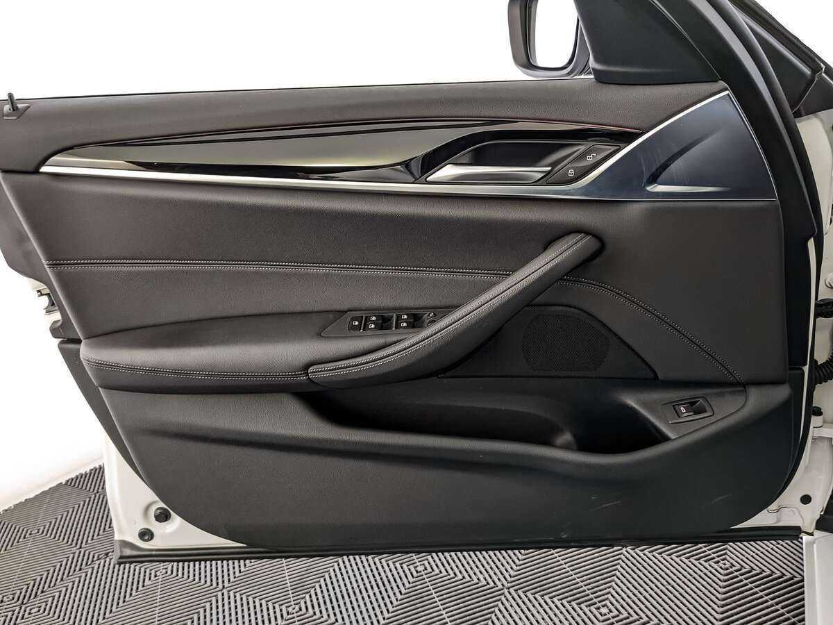 Б/У БМВ 5 серии 2020 года. Фото: #12