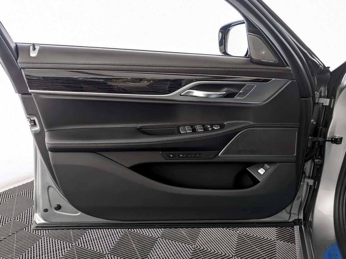 Б/У БМВ 7 серии 2019 года. Фото: #13