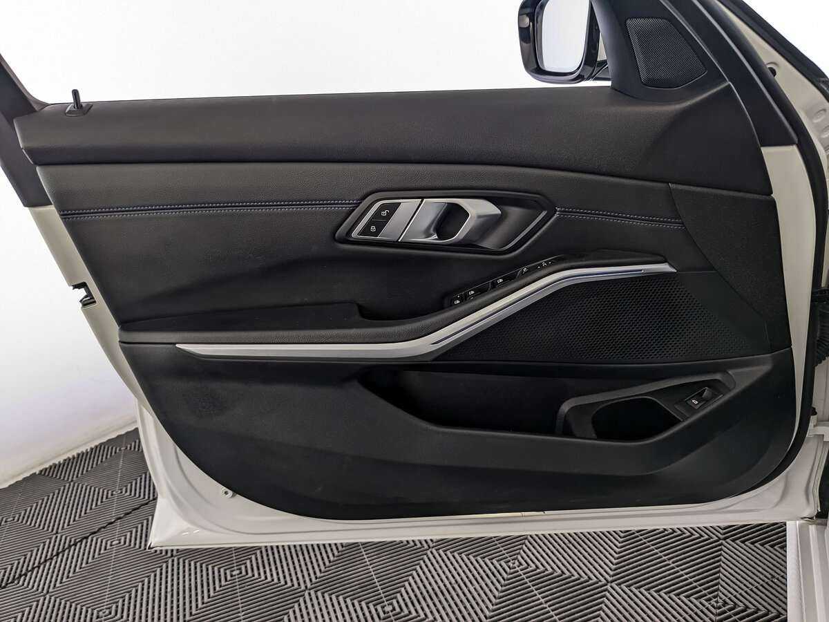 Б/У БМВ 3 серии 2021 года. Фото: #14