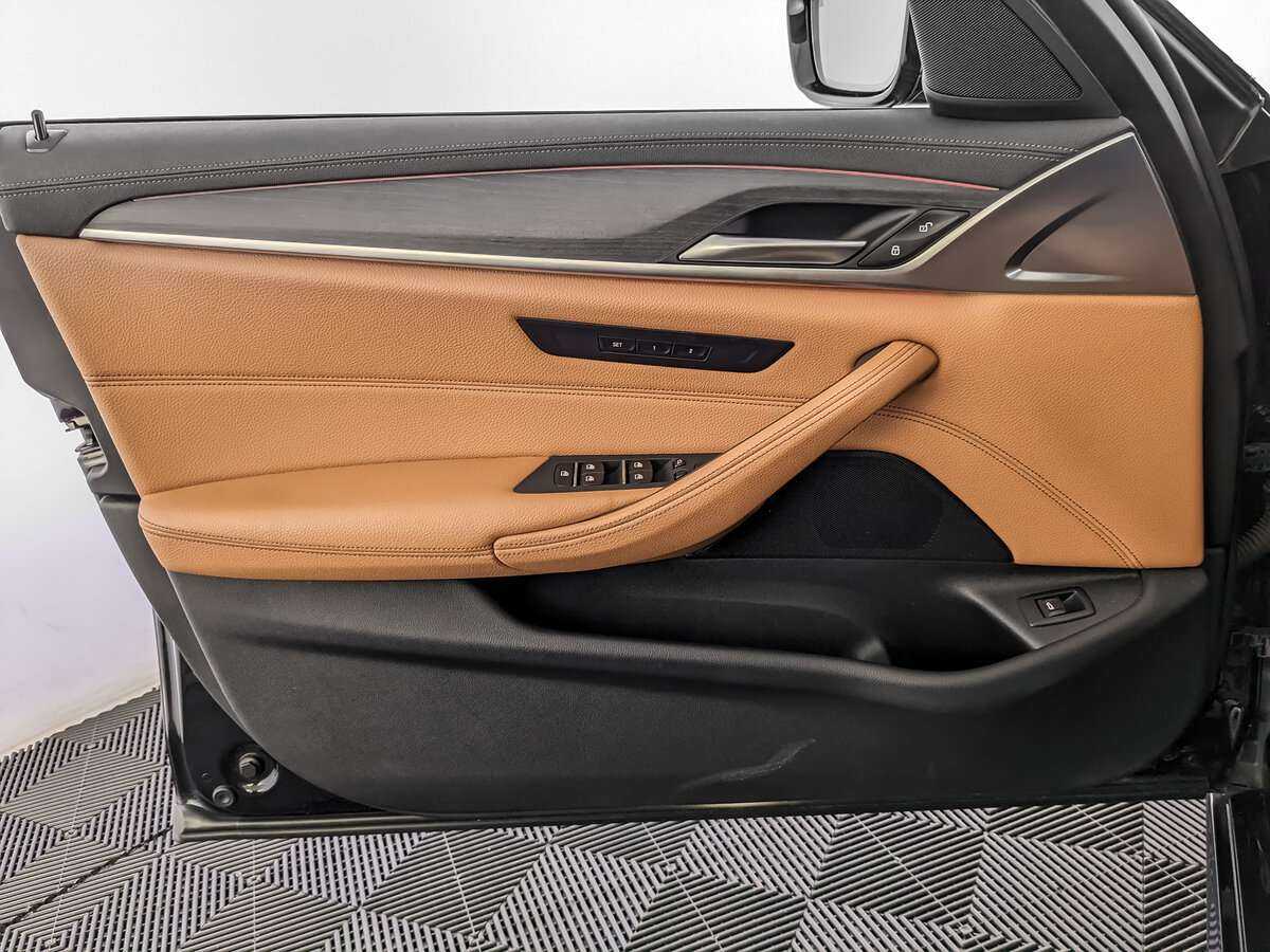 Б/У БМВ 5 серии 2021 года. Фото: #11