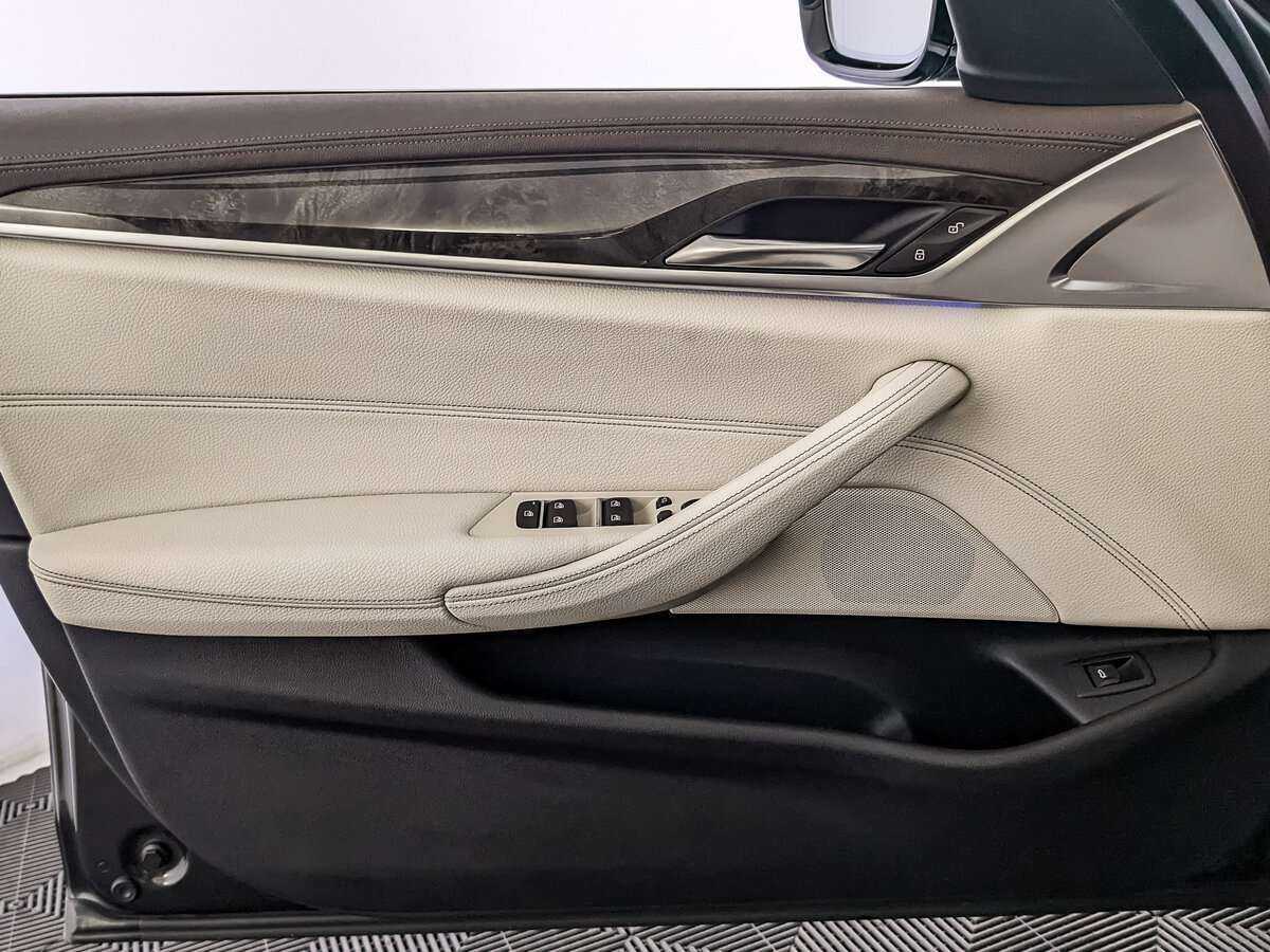 Б/У БМВ 5 серии 2017 года. Фото: #14