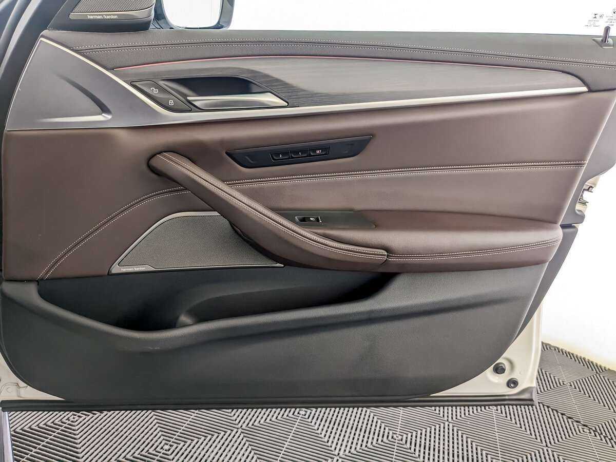 Б/У БМВ 5 серии 2020 года. Фото: #19